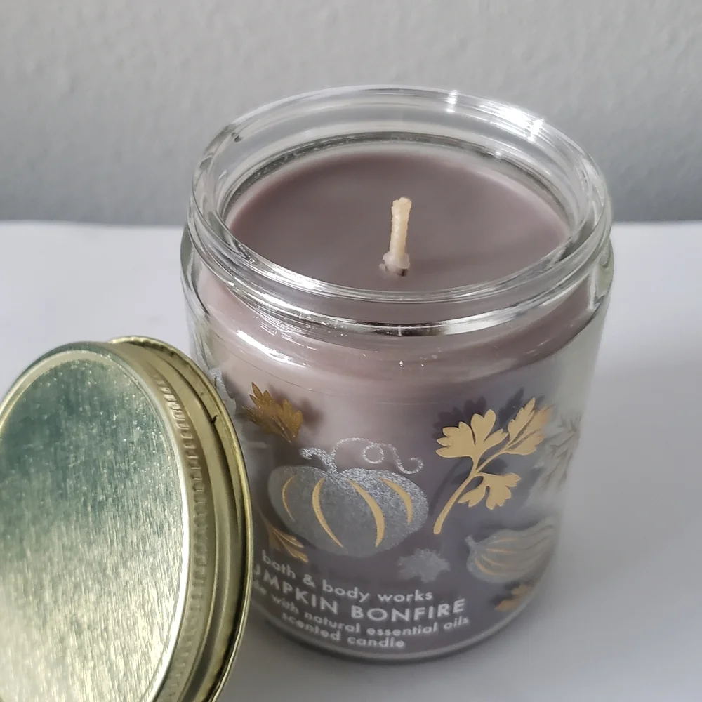 Bath and Body Works Candle Pumpkin Bonfire - Picture 2 of 4